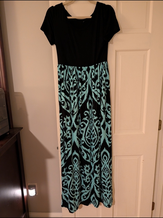 Dresses & Skirts - Maxi Dress w Aqua Patternered Design And hidden Pockets